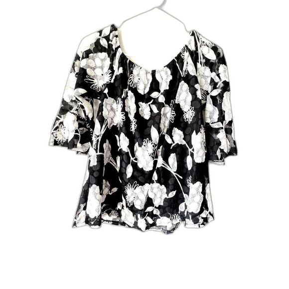 lavish Tops - Women's top short sleeve black white floral 3/4 sleeve blouse casual size S.
